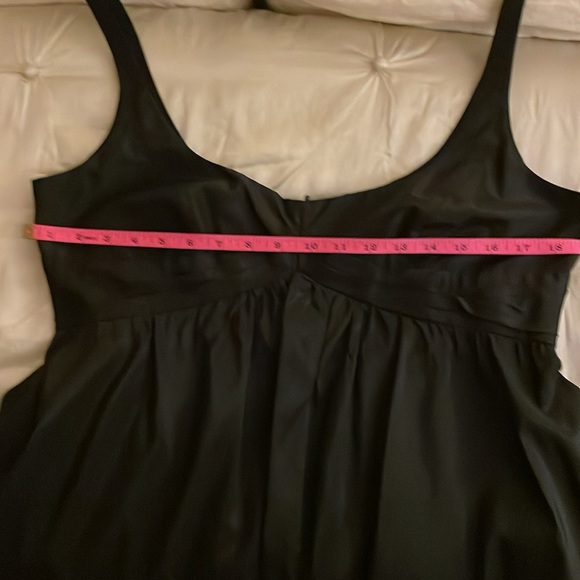 Carmen Marc Valvo: Silk Cocktail Dress with Bubble Hem - Picture 15 of 15